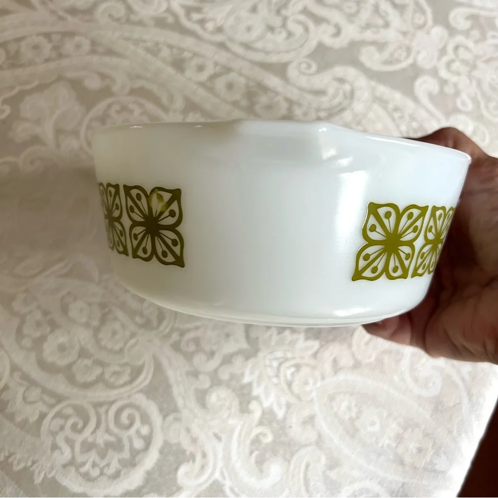 Pyrex verde square flower 472 1.5 pint casserole dish great condition